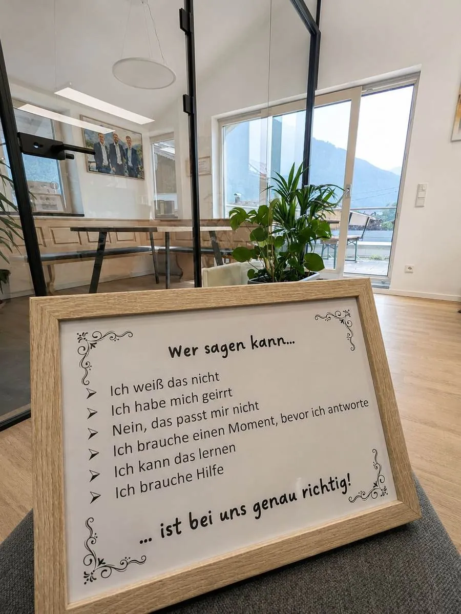 Einblick in die Kanzleiräume und das Team in Flintsbach