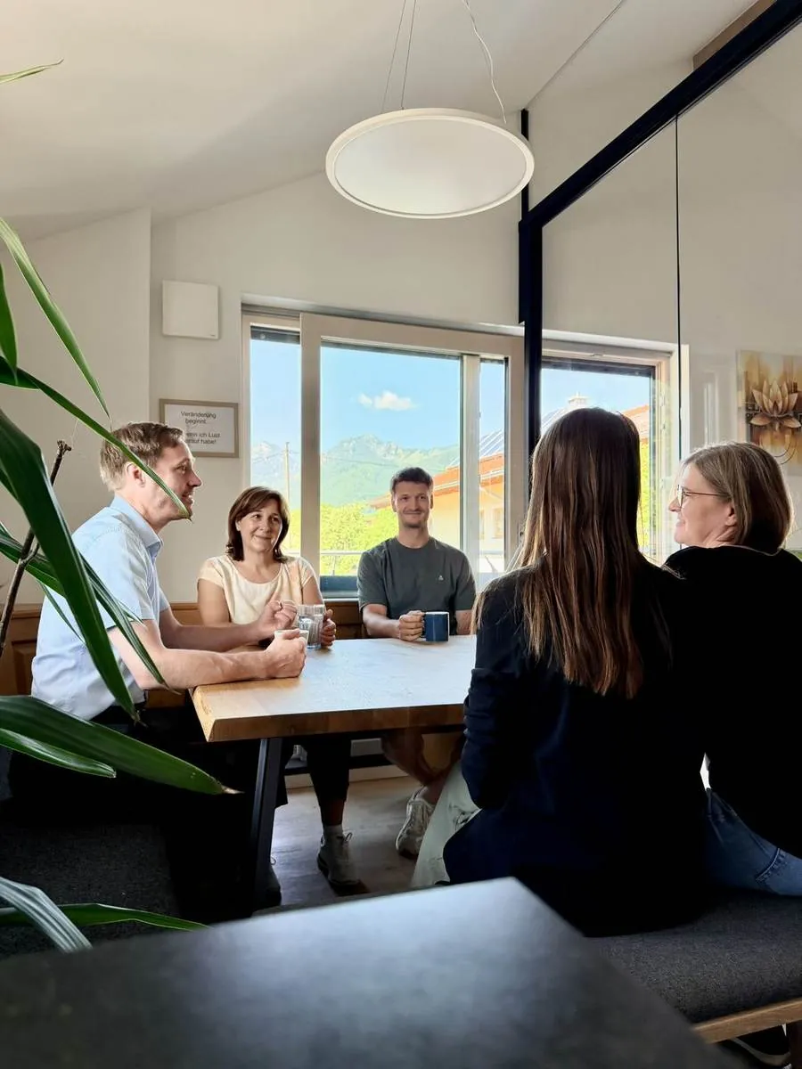 Einblick in die Kanzleiräume und das Team in Flintsbach