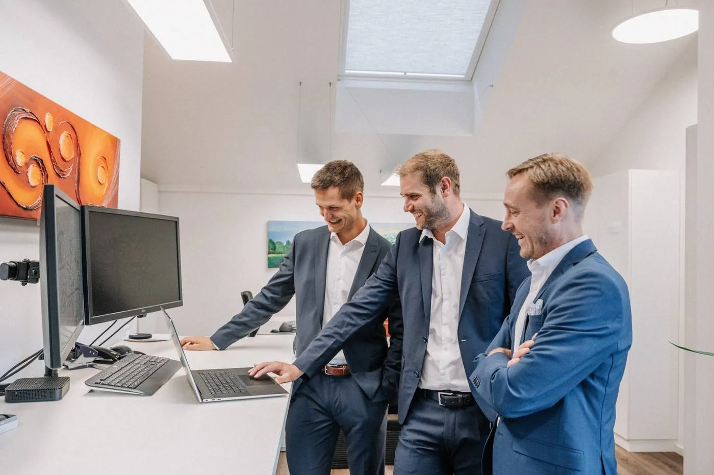 Kollegen im Büro von Scheid & Holten in Flintsbach